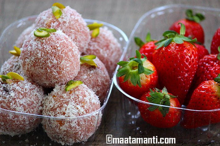 Strawberry Rava laddu recipe